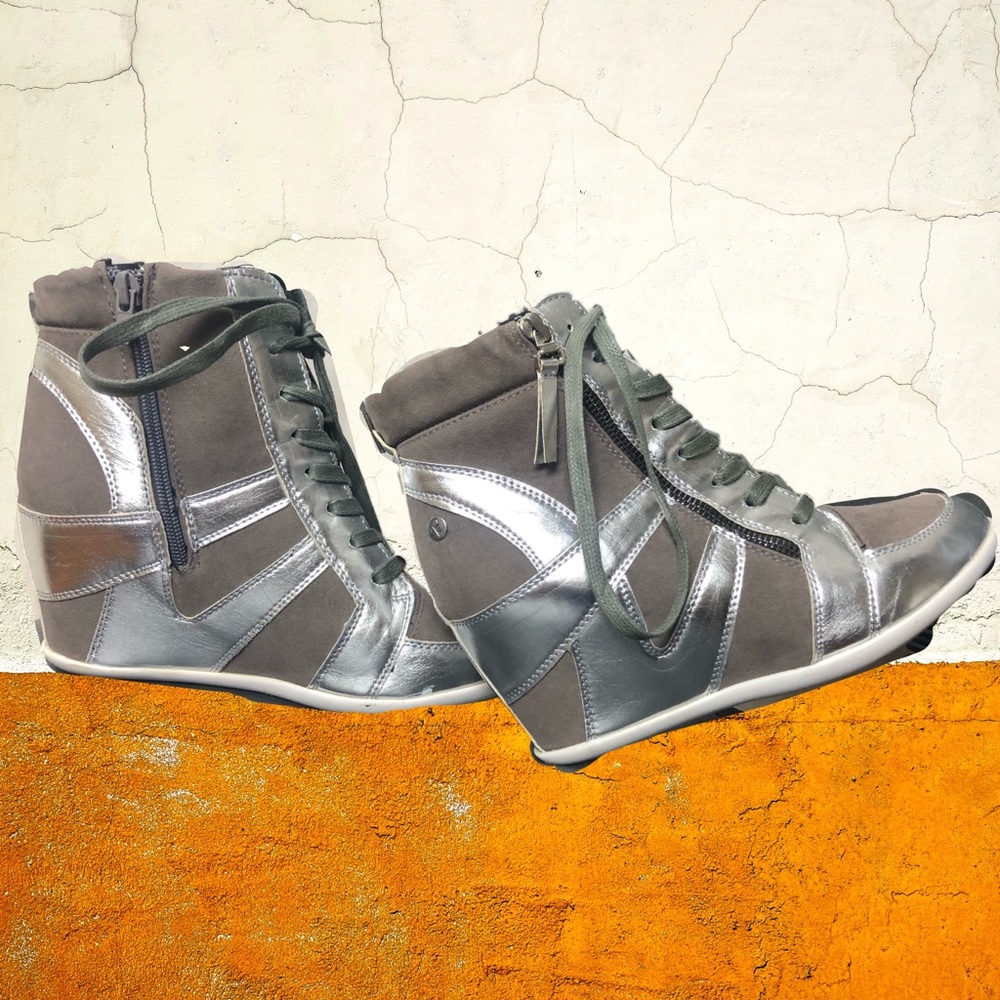 ONE OF A KIND BAKERS PLATINUM SILVER SNEAKER HEELS